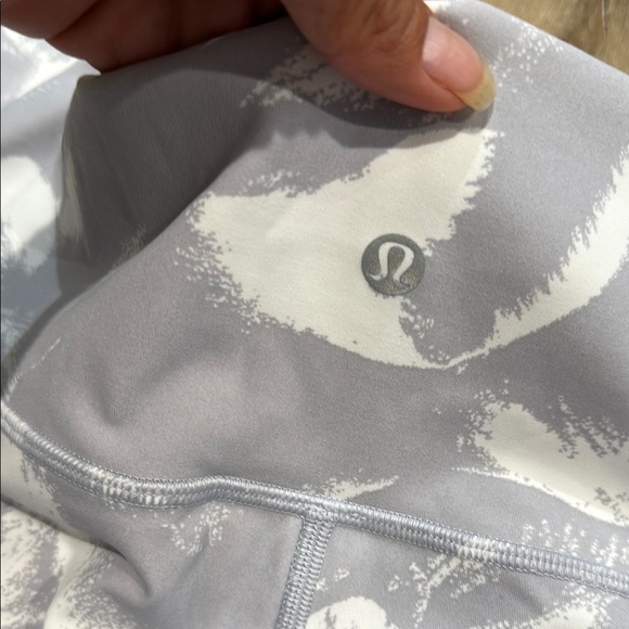 Lululemon Athletica Size 10 Gray and White High-Waisted Leggings - Picture 2 of 7